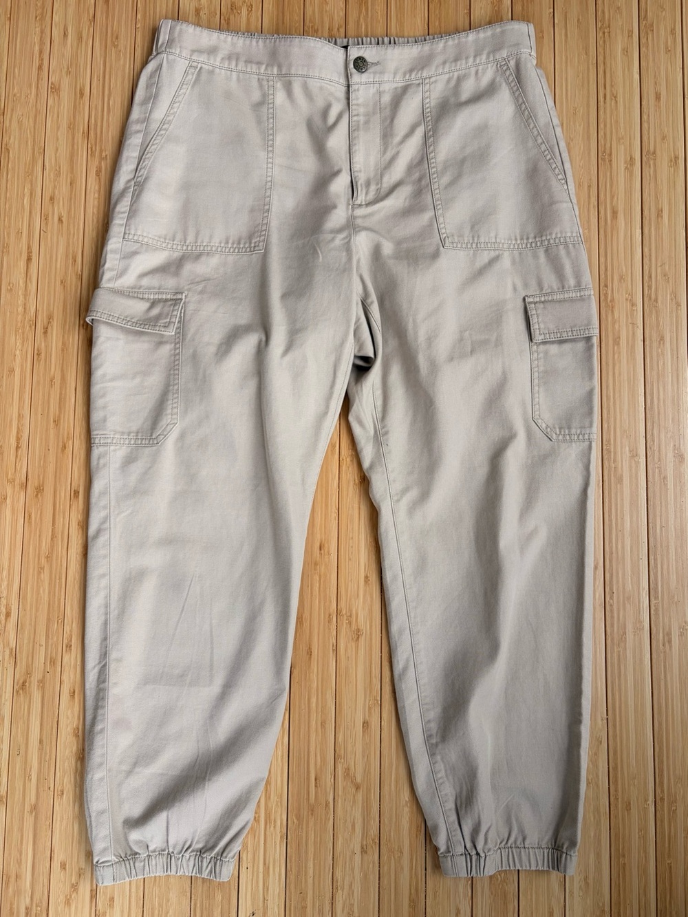 Women’s J. Crew Light Beige Cargo Pants with Elastic Cuffs size 14